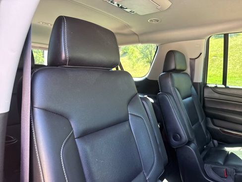 Used 2016 GMC Yukon XL SLT w/ Open Road Package AWD/4WD image 26