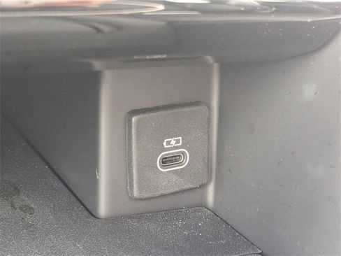 Used 2024 Land Rover Discovery S image 25