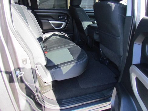 Used 2017 Nissan Titan SV image 14