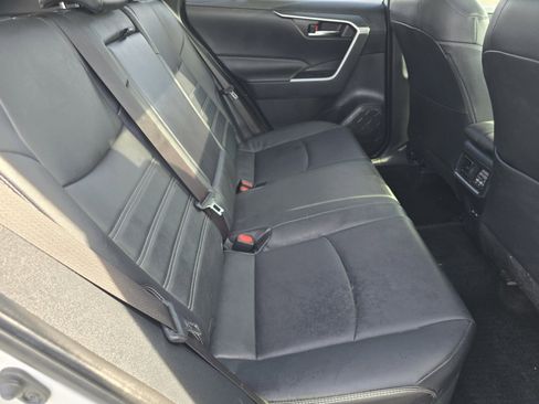 Used 2022 Toyota RAV4 XLE Premium image 21