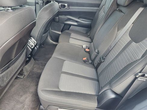 Used 2022 Kia Sorento LX image 27