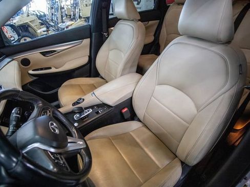Used 2019 INFINITI QX50 Luxe w/ Navigation Package image 3