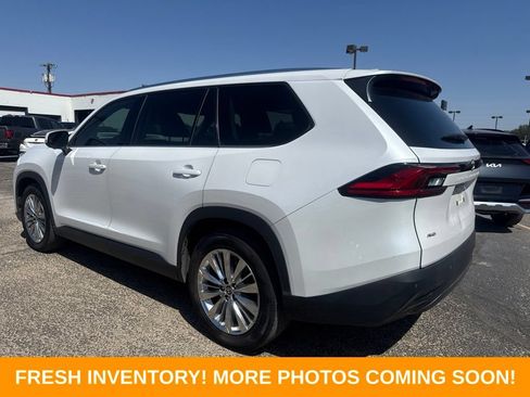 Used 2024 Toyota Grand Highlander AWD image 4