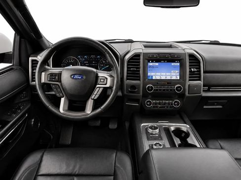 Used 2019 Ford Expedition XLT w/ Equipment Group 202A AWD/4WD image 18