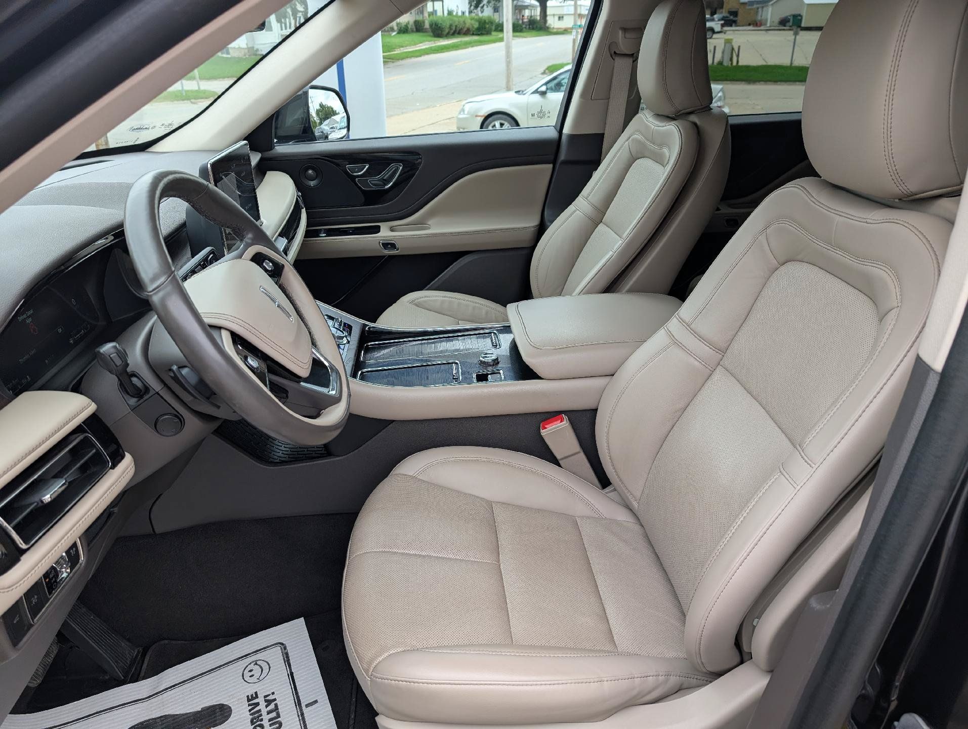 Used 2022 Lincoln Aviator Reserve w/ Equipment Group 201A AWD/4WD image 10