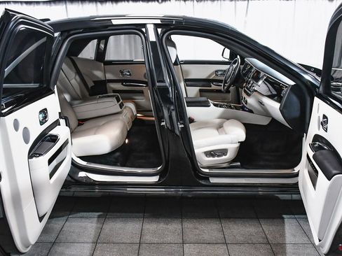Used 2018 Rolls-Royce Ghost image 16
