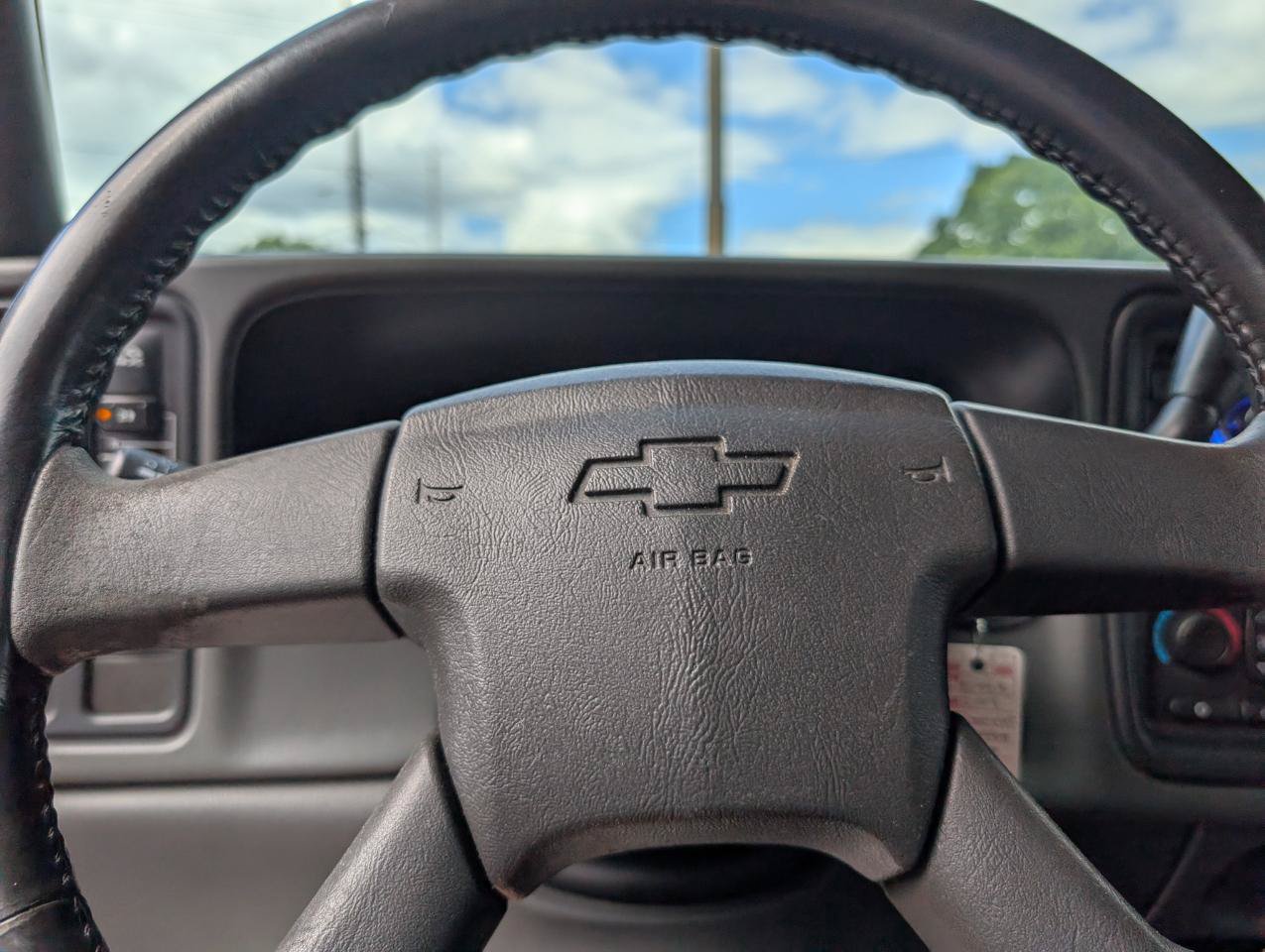 Used 2004 Chevrolet Silverado 2500 LS w/ Skid Plate Package AWD/4WD image 15