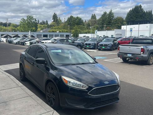 Used 2017 Ford Focus S FWD image 4