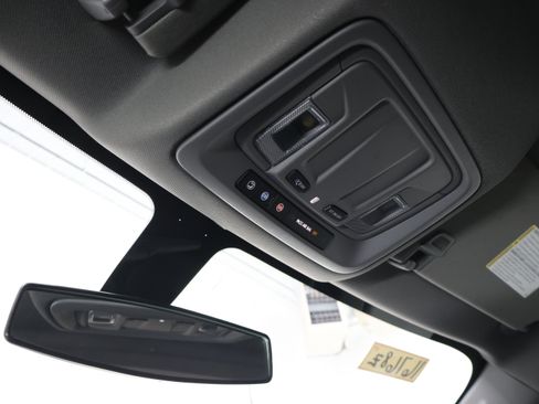 Used 2023 Chevrolet Silverado 2500 LT AWD/4WD image 12
