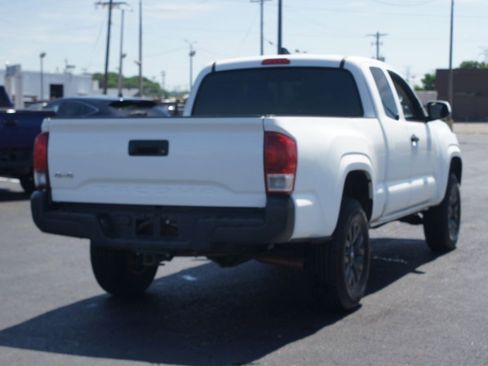 Used 2020 Toyota Tacoma SR AWD/4WD image 15