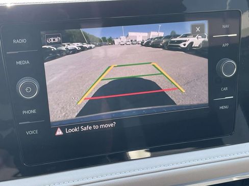 Used 2025 Volkswagen Taos SEL image 25