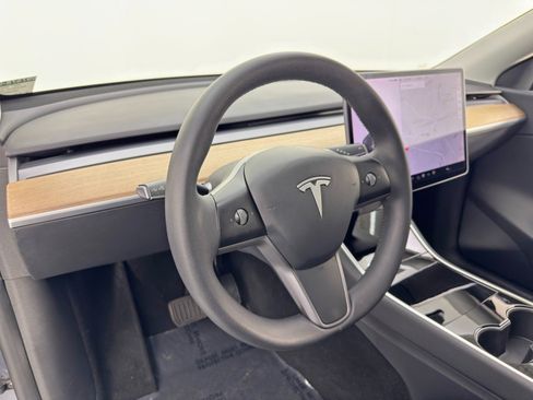 Used 2021 Tesla Model Y Long Range image 12
