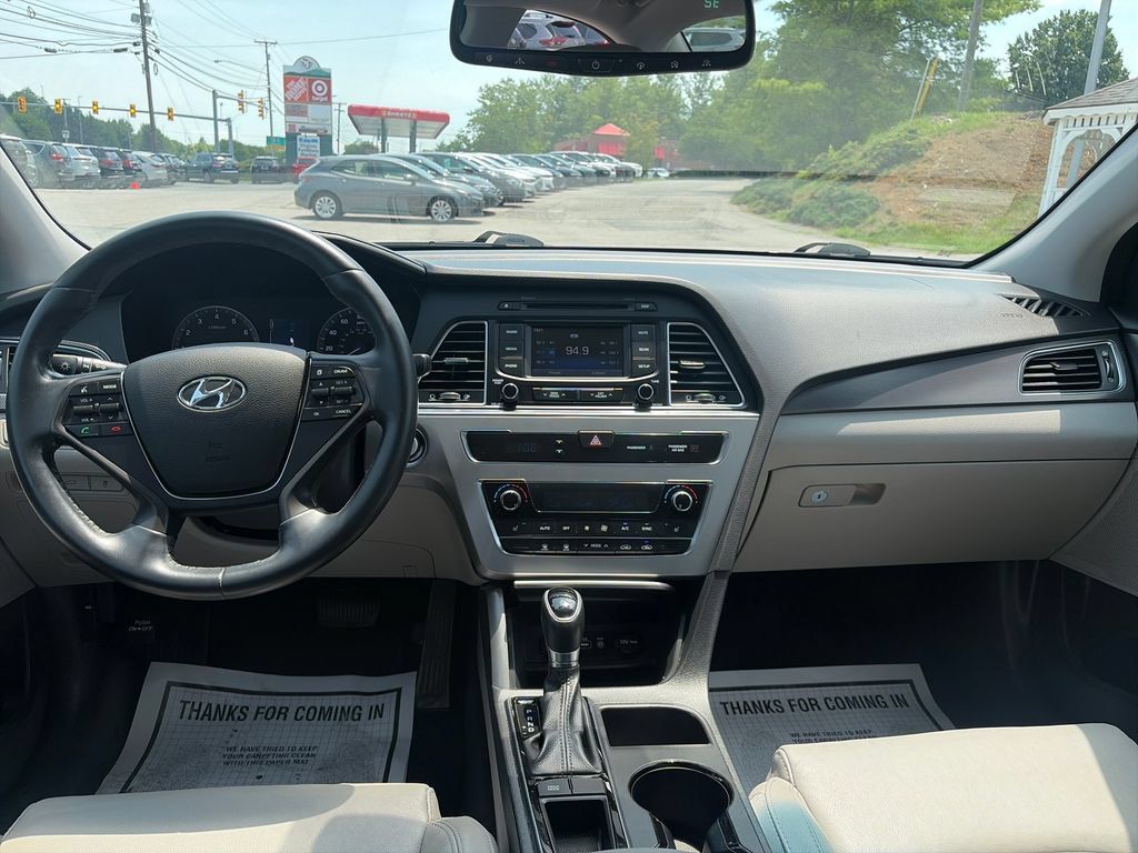 Used 2015 Hyundai Sonata Sport w/ Option Group 03 FWD image 13