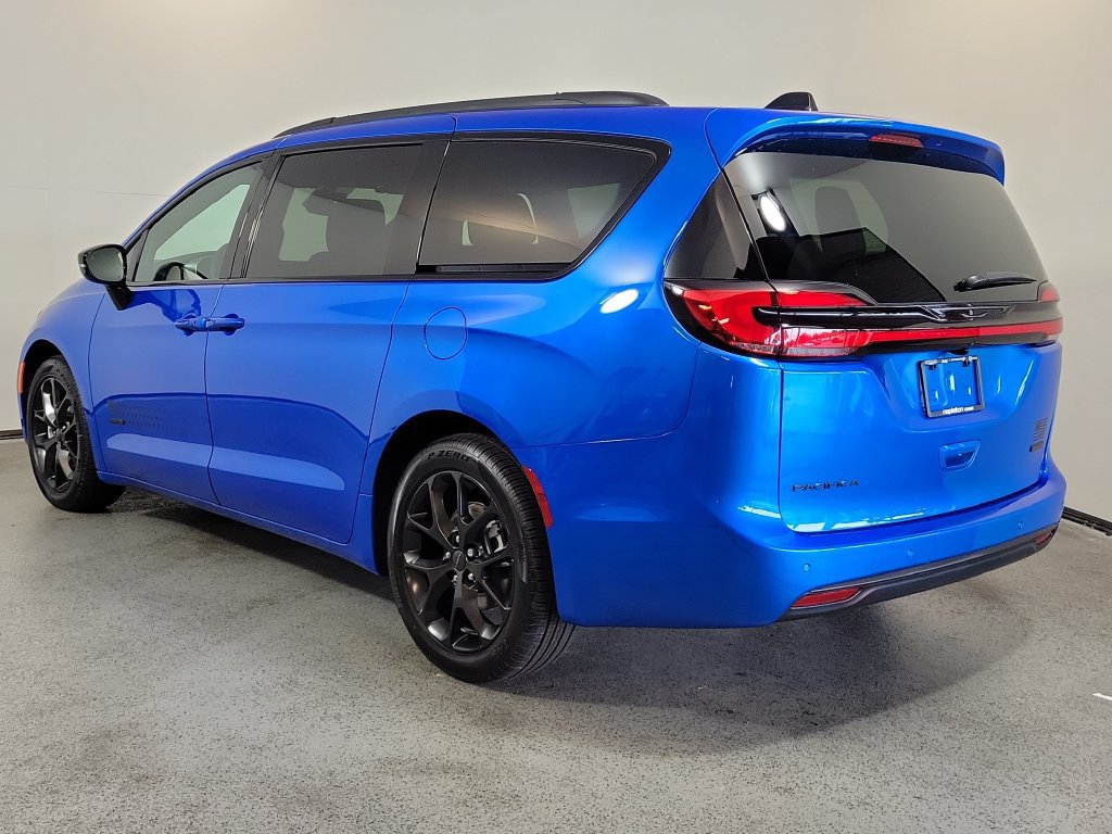 New 2027 Chrysler Pacifica Select FWD image 5