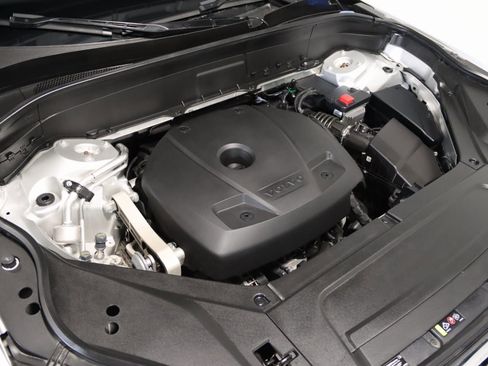 Used 2022 Volvo XC90 T6 Momentum w/ Advanced Package image 75