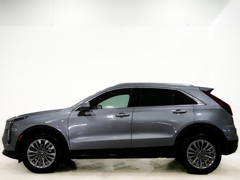 Used 2024 Cadillac XT4 Premium Luxury image 5