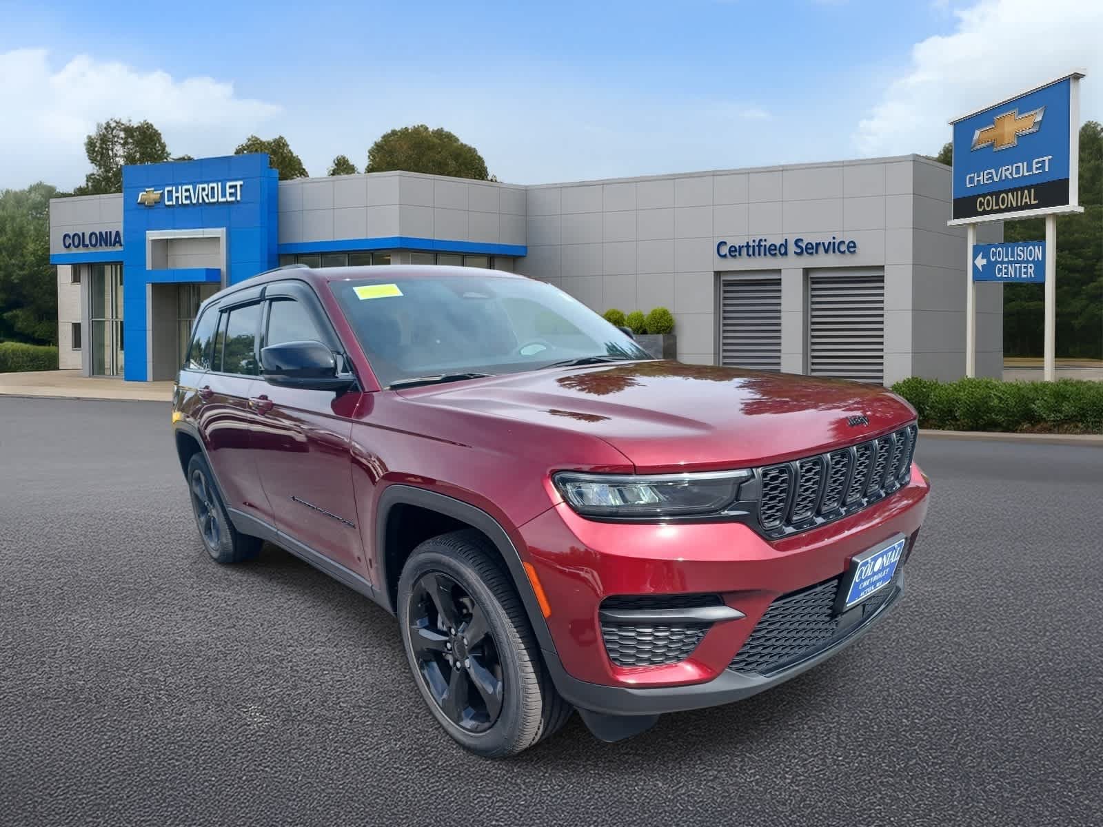 Used 2023 Jeep Grand Cherokee Altitude AWD/4WD image 2