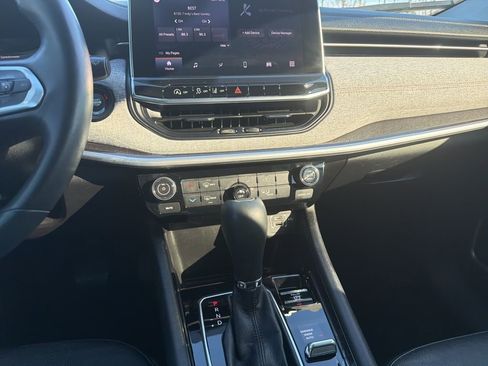 Used 2022 Jeep Compass Latitude image 15