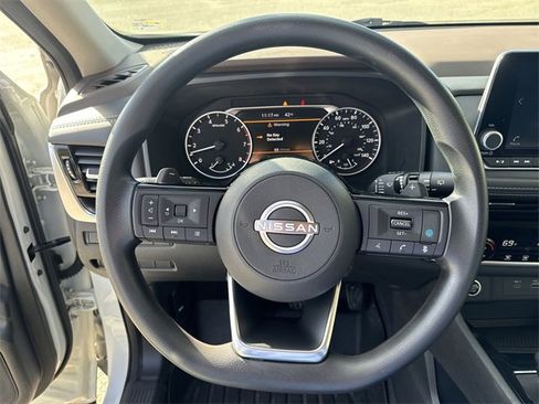 Used 2023 Nissan Rogue SV image 14