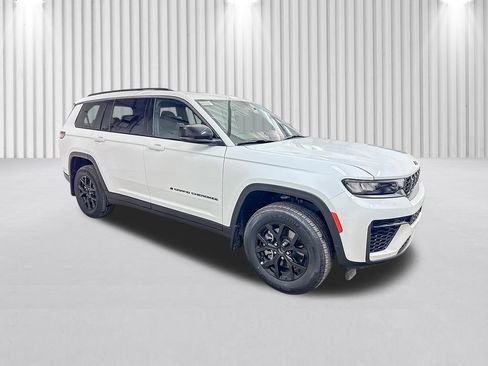 New 2026 Jeep Grand Cherokee L 4WD image 2
