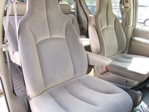 Used 2002 Dodge Caravan SE image 27