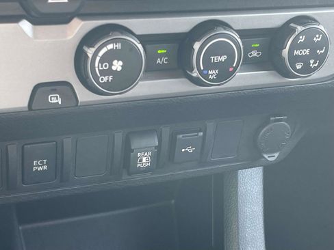 Used 2020 Toyota Tacoma SR5 image 17