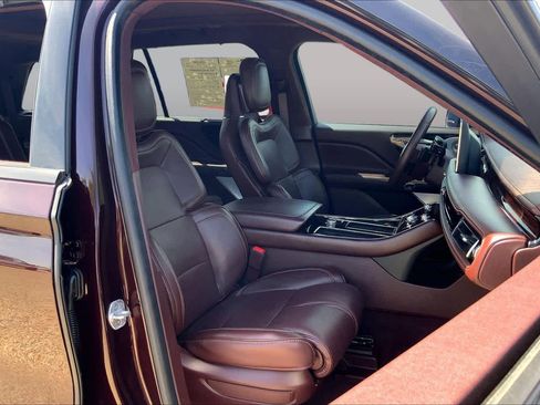 Used 2023 Lincoln Aviator Black Label AWD/4WD image 9
