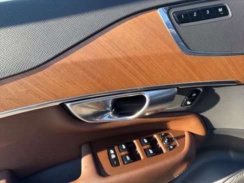 Used 2024 Volvo XC90 B5 Plus w/ Protection Package Premier image 10