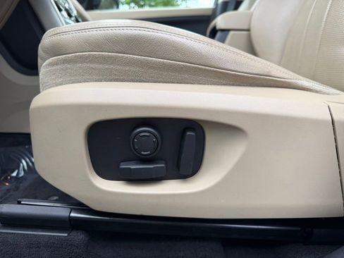 Used 2019 Land Rover Discovery Sport AWD/4WD image 12