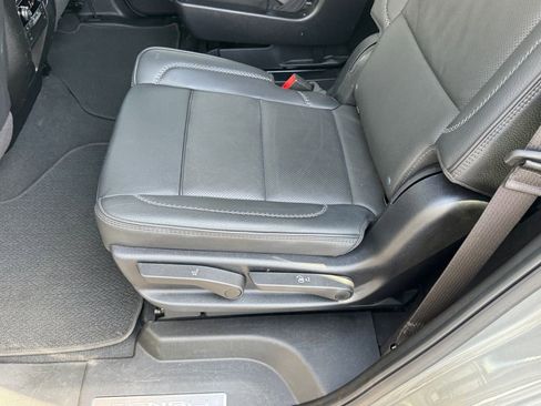 Used 2025 GMC Yukon Denali AWD/4WD image 13