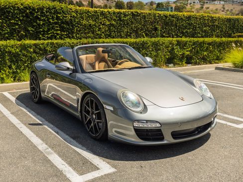 Used 2011 Porsche 911 Carrera RWD image 3