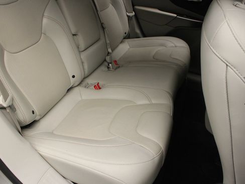 Used 2019 Jeep Cherokee Limited AWD/4WD image 23