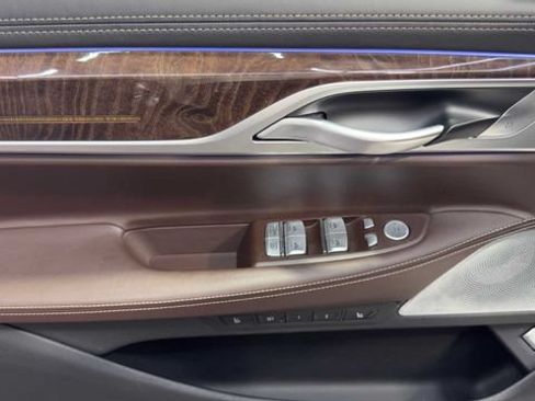 Used 2019 BMW 750i w/ Autobahn Package RWD image 24