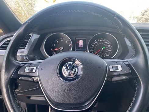 Used 2021 Volkswagen Tiguan SE R-Line image 33