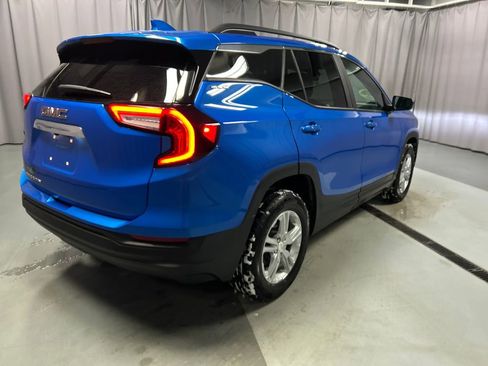 Used 2024 GMC Terrain SLE w/ Driver Convenience Package image 7