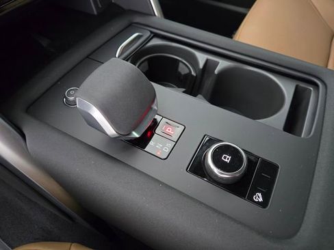 New 2025 Land Rover Discovery Dynamic SE AWD/4WD image 23