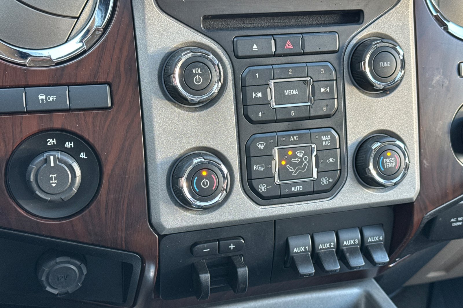 Used 2014 Ford F350 Lariat w/ Lariat Ultimate Package AWD/4WD image 20