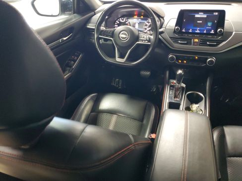 Used 2024 Nissan Altima 2.5 SR FWD image 14