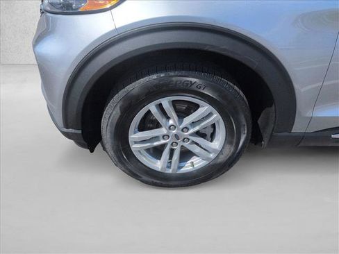 Used 2024 Ford Explorer XLT w/ Equipment Group 202A RWD image 25