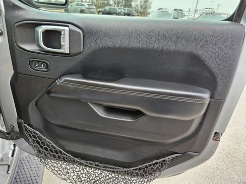 Used 2018 Jeep Wrangler Unlimited Sahara image 33