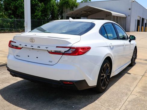 Used 2025 Toyota Camry SE FWD image 3