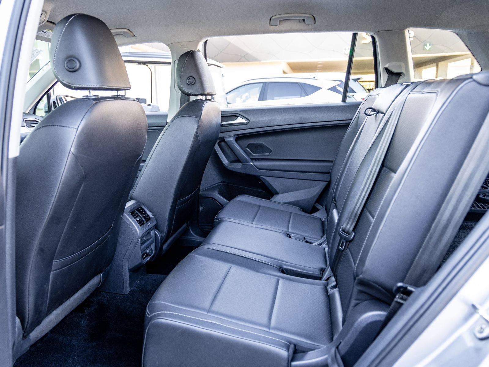 Used 2020 Volkswagen Tiguan SE w/ 3rd Row Seat Package AWD/4WD image 20