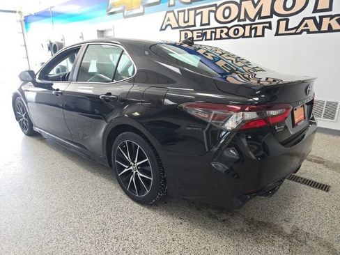 Used 2021 Toyota Camry SE image 5