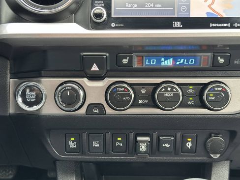 Used 2022 Toyota Tacoma Limited AWD/4WD image 37