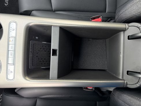 Used 2025 Genesis GV60 RWD image 32