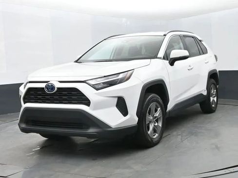 Used 2024 Toyota RAV4 XLE image 1