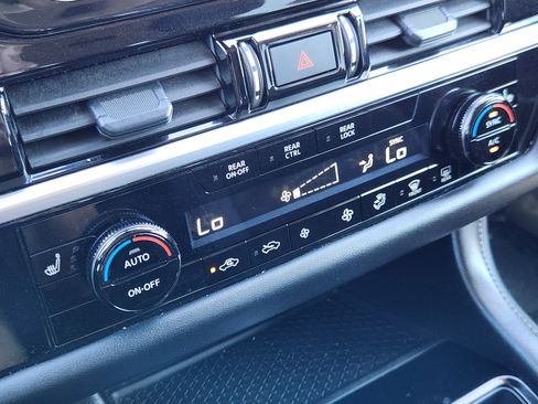 Used 2024 Nissan Pathfinder SV image 23