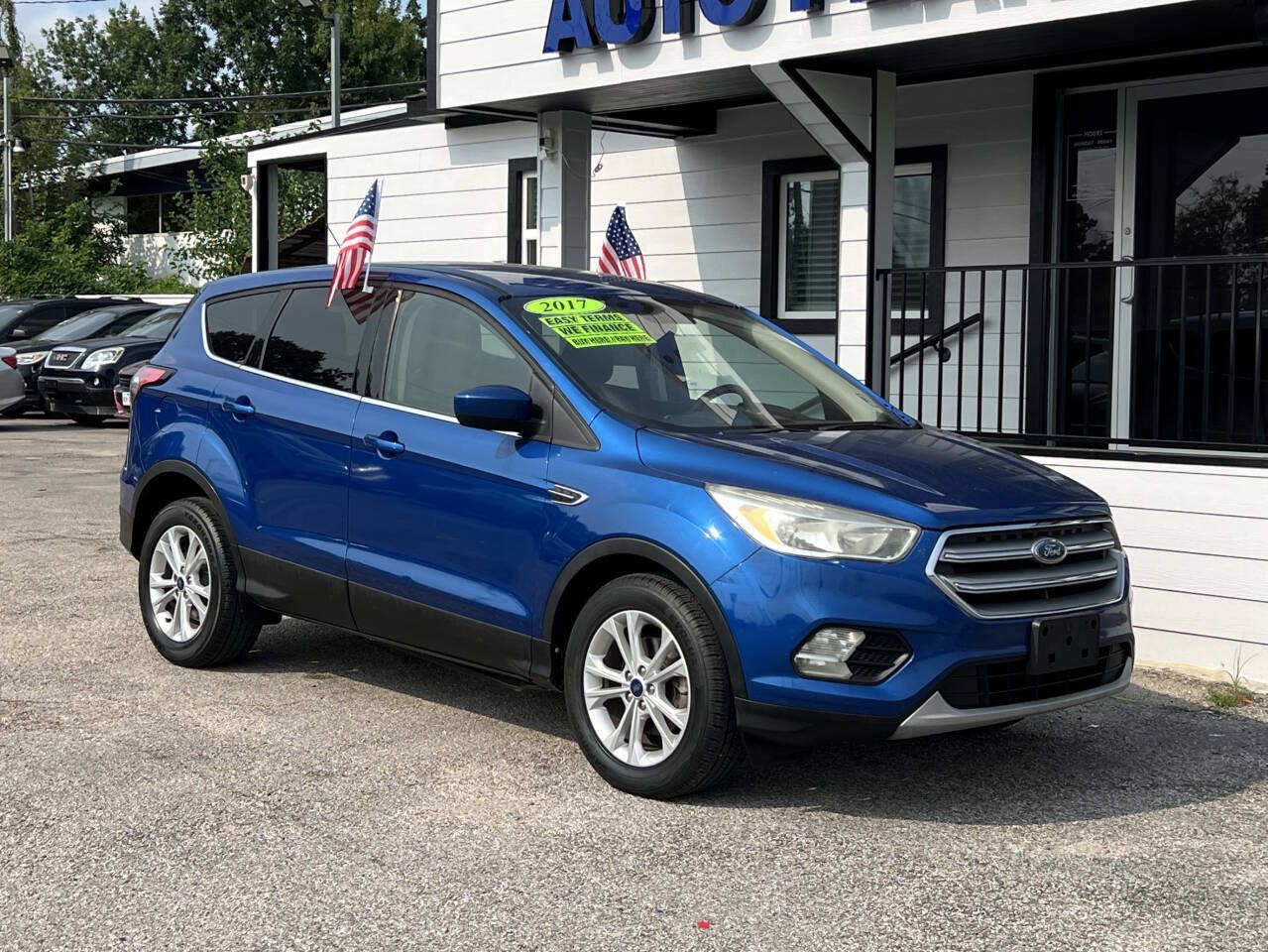 Used 2017 Ford Escape SE FWD image 3