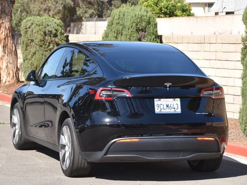 Used 2022 Tesla Model Y Long Range image 30