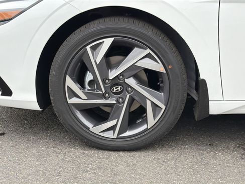 New 2026 Hyundai Elantra Limited FWD image 11